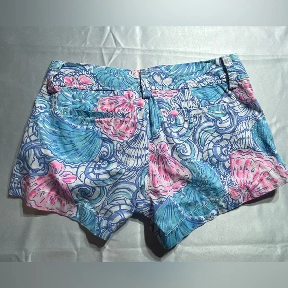 LILLY PULITZER "WALSH"
BLUE SHELL TO RAISE HAVEN
SHORTS SIZE- 00 - Picture 13 of 15